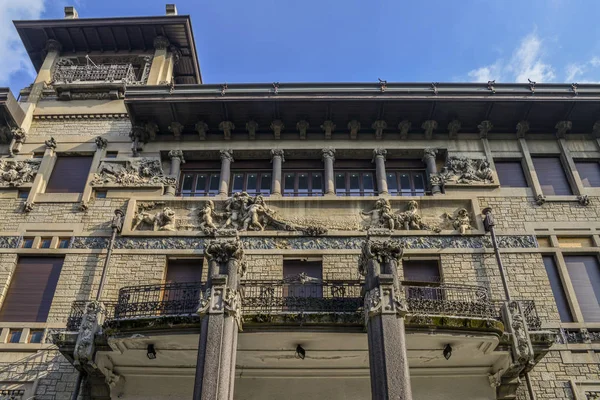 Buonarotti bölgesi Milano Luigi Faccanoni tarafından 1913 yılında inşa Villa Art-Nouveau tarzında, olarak da bilinen özgürlük inşa — Stok fotoğraf