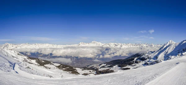 Panoramic view of European Alps during winter, captured at Aosta in Italy facing north towards Switzerland, and West towards France — Stock Photo, Image