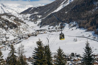 Gondol kopya alanı - La Thuile, Valle d'Aosta, İtalya ile kışın kayak merkezi Asansör