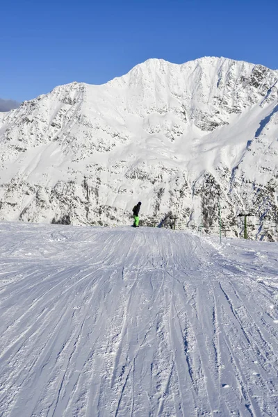 Seçici odak karlı yamaç ünlü ve doğal Kayak Tatil La Thuile, Aosta Vadisi, İtalya — Stok fotoğraf