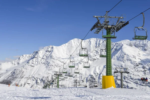 Chairlift at snow covered Italian ski area in the Alps - winter sports concept with copy space — Stock Photo, Image