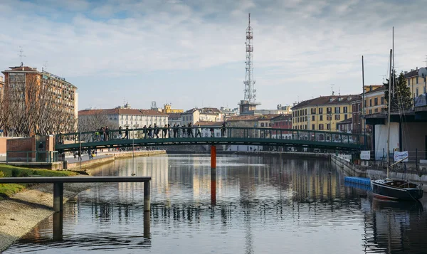 Darsena di Milano, que significa muelles de Milán donde los Navigli Pavese y Navigli Grande se reúnen en una parte bohemia de la ciudad, frecuentado por artistas y turistas — Foto de Stock