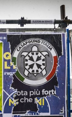 Seçim afişleri Billboard öncesinde İtalya genel seçimleri 4 Mart 2018 - Tarih Casapound İtalya Gianluca Iannone tarafından kurulan bir neo-faşist siyasi partidir