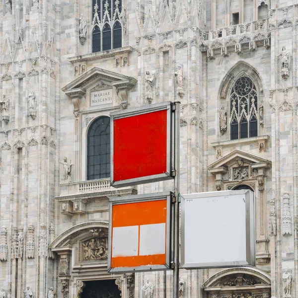 Blank signs with Milans Duomo cathedral in background — Stock Photo, Image
