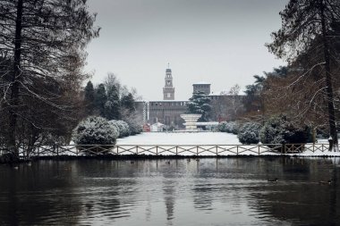 Castello Sforzesco, Milan, İtalya, 15. yüzyıldan Francesco Sforza tarafından inşa. Parco Sempione ele geçirdi.