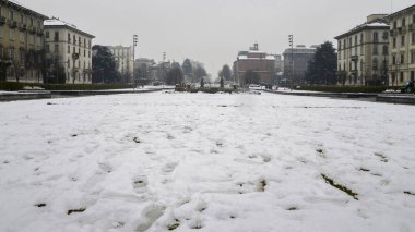 Milan, Lombardiya, İtalya, heykeller ve Çeşme Giulio Cesare Meydanı ' nda yakın: yeni Citylife alan.