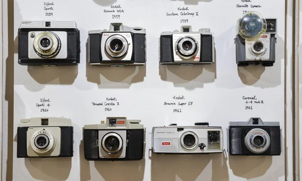Vintage film cameras lined up on wall in chronological order starting from 1959 to 1961 showing technological evolution — Stock Photo, Image