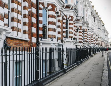 Genellikle Kensington, Batı Londra, İngiltere, İngiltere'de bulunan dönem dairelerin pahalı Edwardian blok.