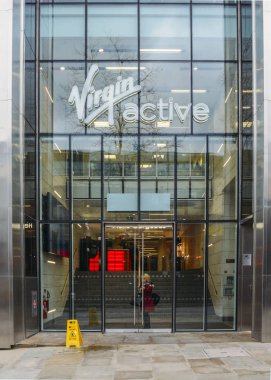 Virgin Active Spor City, Londra, İngiltere, İngiltere'de bırakarak kadın