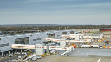 Londra-Gatwick'ın Kuzey Terminal, Hsbc tarafından sponsor uçak köprü konektörler