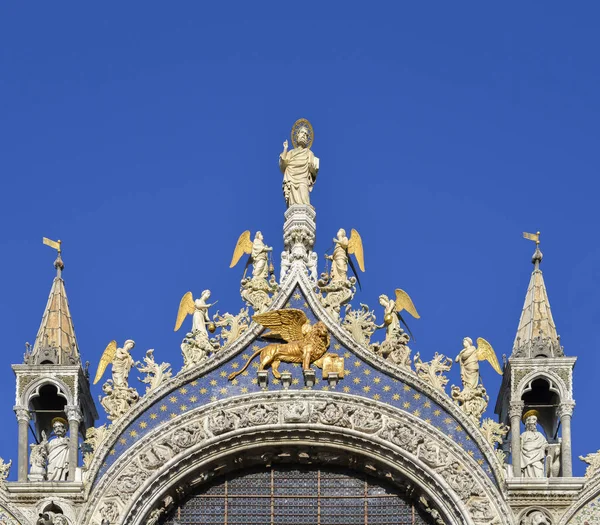 เซนต์มาร์ค บาซิลิก้า, โบสถ์, รูปปั้นโบสถ์ รายละเอียดโมเสค Doges Palace เวนิส อิตาลี . — ภาพถ่ายสต็อก