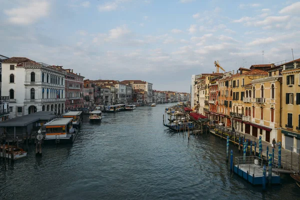 Panaromic view of the Venetian Canal Grande in the morning — Stock Photo, Image