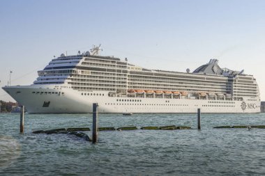 Msc Musica Msc Cruises tarafından işletilmektedir. Gemi 2.550 yolcular İki Kişilik Oda kalabileceği bir 1.268 yolcu kabin vardır
