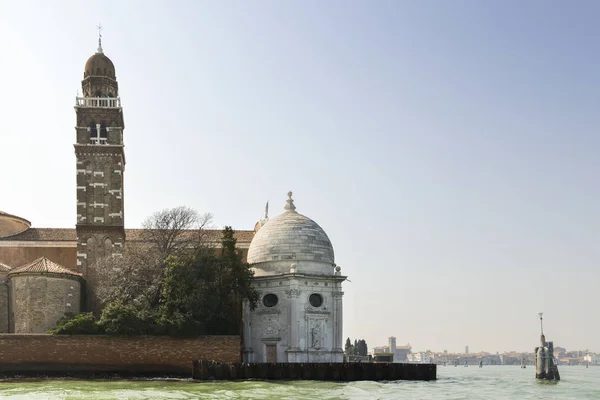 Церква Сан-Мікеле в Венеціанський острів. — стокове фото