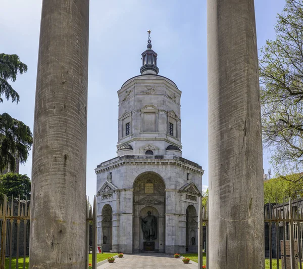Tempio della vittoria, egy emlékmű a milánói commenmorate aki Gergelics Annamária világháború I. Milánóban, Lombardia, Olaszország — Stock Fotó