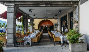 Bellagio bir teras restoran tabloları