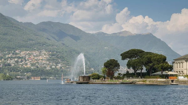 Fontanna na jezioro Como, Włochy — Zdjęcie stockowe