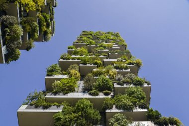 Bosco Verticale iki lüks konut kule Milans Porta Nuova bölgesinde yüzlerce ağaçlar ve balkon tesislerinde oluşan bir çift olduğunu