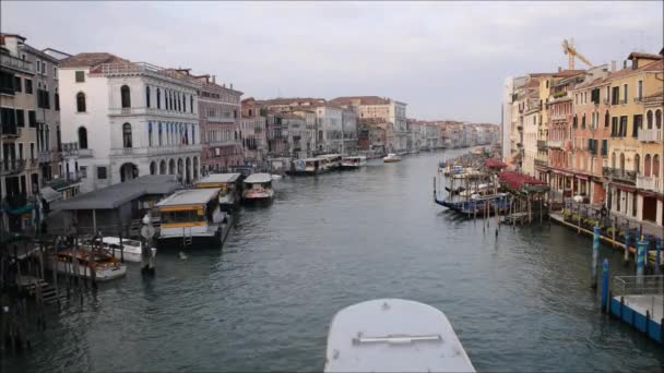 Barcos Gôndola Tradicionais Canal Veneza — Vídeo de Stock