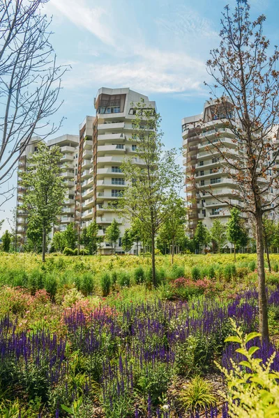 Citylife Libeskind Residences designad av Daniel Libeskind arkitekter — Stockfoto