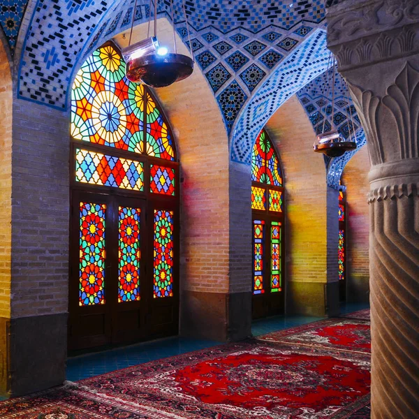 Nasir Al-Mulk Mosque in Shiraz, Iran, also known as Pink Mosque — Stock Photo, Image