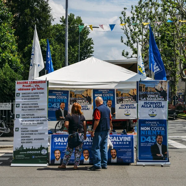 Verkiezing staan op straat ter ondersteuning van de Lega Nord politieke partij onder leiding van Salvinis in de algemene verkiezingen van Italiaans 2018 — Stockfoto