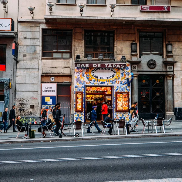 Facade of traditional tapas bar on Gran Via in Madrid, Spain — ストック写真