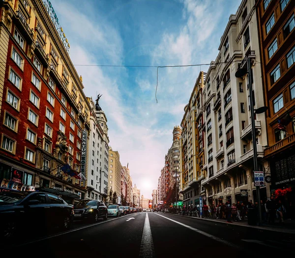 Calle Gran Vía en Madrid, España. Europa - gran angular — Foto de Stock