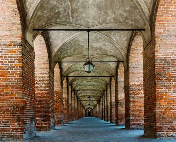 Sabbioneta, Mantua, İtalya, La Galleria olarak bilinen sütun, İtalya. — Stok fotoğraf