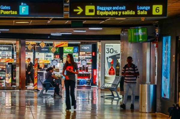 Madrid Spain March 2019 Coronavirus Precautions Bajaras Airport Madrid Spain — стоковое фото