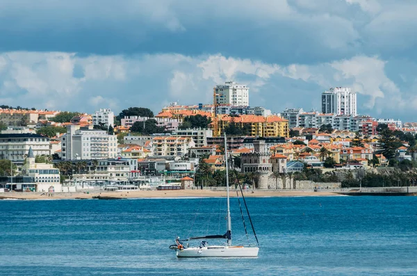 Радісне Судно Затоці Каскаїс Есторілом Задньому Плані Португалія — стокове фото
