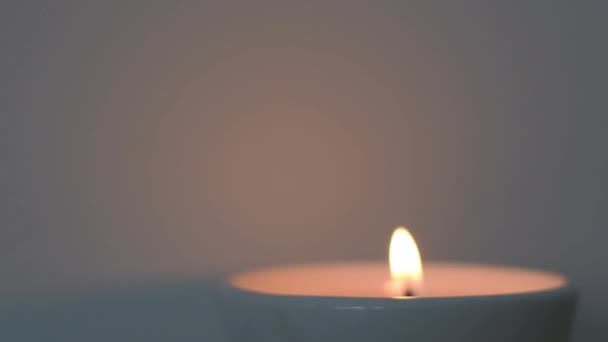 Brennende Kerze Mit Kopierraum — Stockvideo