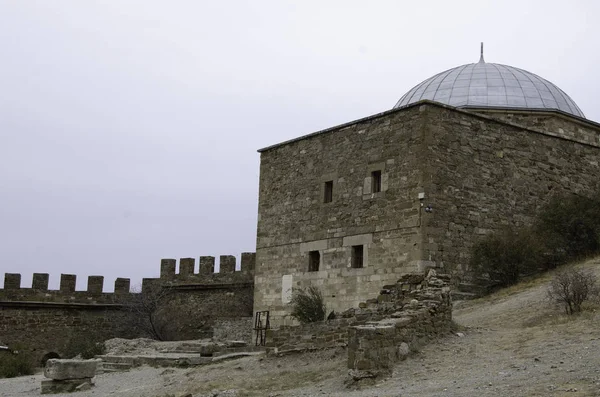 Eski Kalenin Duvarı Kuleler Binalar Eski Kalenin Kalıntıları — Stok fotoğraf