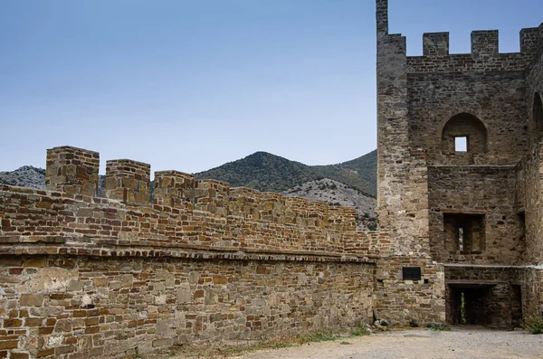 Башня Стена Старой Крепости Горах Руины Раскопки — стоковое фото