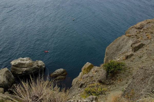 Скелясте Узбережжя Моря Вид Вершини Скелі Каміння Біля Води Подорожі — стокове фото