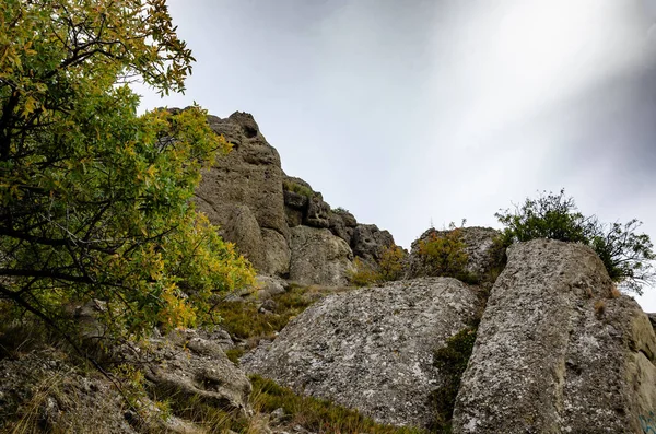 Paysage Montagneux Falaise Ciel Abrupts Voyage Aventure — Photo