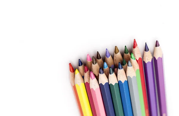 Beyaz Arka Plan Üzerinde Izole Renkli Kalemler — Stok fotoğraf