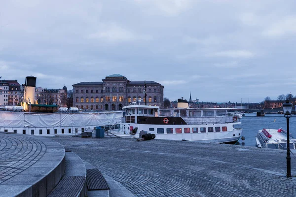 Vackra byggnader på gatorna i centrala Stockholm — Stockfoto