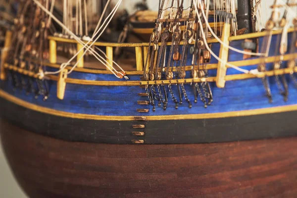 セーリング船-バウンティウッドアンティークモデルの建物 — ストック写真