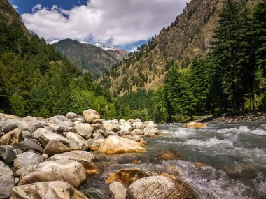 Himalaya Dağları, Kasol, Parvati Vadisi, Himachal Pradesh, Kuzey Hindistan güzel görünümü