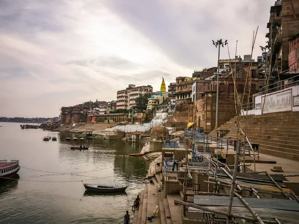 Varanasi Indien März 2016 Boote Auf Den Ghats Von Varanasi — Stockfoto