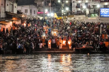 Harid, Hindistan - Aralık, 11, 2016. Ganga nehir dolgu, Har Ki Pauri.Har Ki Pauri kişidir Haridwar Ganj kıyısında ünlü bir dağ geçidi.