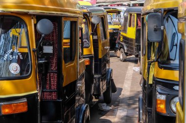 Panaji, Hindistan - 13 Şubat 2017. Çekçek taksi durağı Panaji, Goa, Hindistan