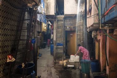 Mumbai, Hindistan - 25 Şubat 2017. Sokaklar bölgesinin Colaba, Mumbai, Hindistan