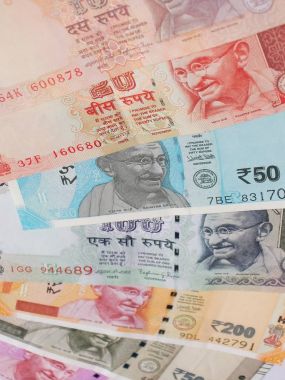 10, 20, 50, 100, 200, 500 ile 2000 Hint rupi, eski ve yeni notlar