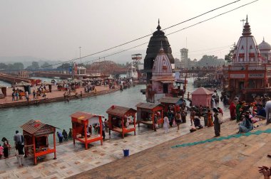 Harid, Hindistan - Kasım, 6, 2017. İnsanlar Ganga nehir setin Har Ki Pauri. Harid Ganj kıyısında ünlü bir dağ geçidi har Ki Pauri olduğunu.