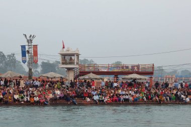 Harid, Hindistan - Kasım, 6, 2017. İnsanlar Ganga nehir setin Har Ki Pauri. Harid Ganj kıyısında ünlü bir dağ geçidi har Ki Pauri olduğunu.
