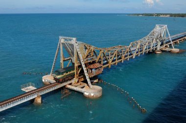 Rameshwaram, Hindistan - Kasım, 21, 2017. Rameshwaram Pamban köprü görünümünü. Pamban Adası ve anakara Hindistan bağlayan ilk Hint Köprüsü.