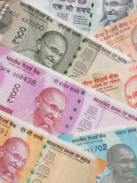 10, 20, 50, 100, 200, 500 ile 2000 Hint rupi, eski ve yeni notlar