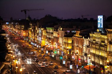 Saint-Petersburg, Rusya-29 Mayıs 2012. Çatı üst geç akşam görünümünü Nevsky prospect, Saint-Petersburg, Rusya Federasyonu
